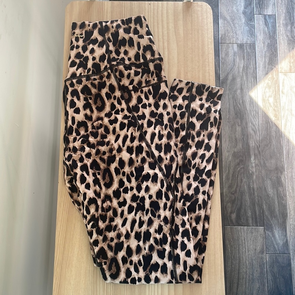 Victoria’s Secret // Leopard print Leggings small